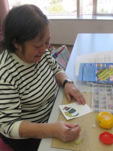 新聞ちぎり絵ワークショップ