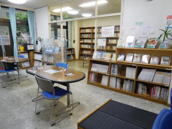図書コーナー・サロン